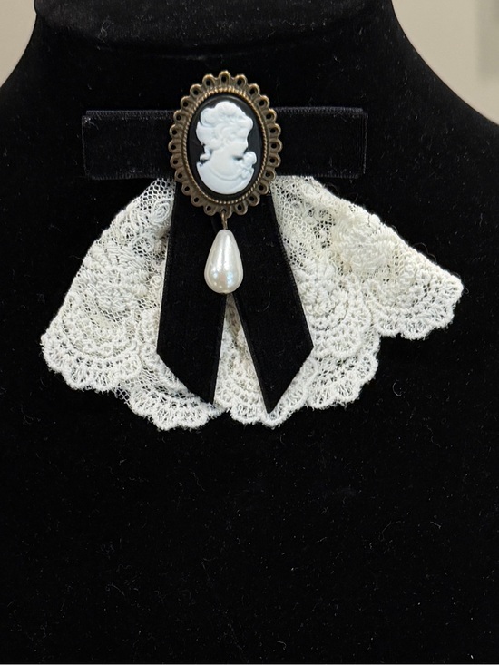 Jewelry - Victorian-Inspired Cameo Lace Brooch Necklace - Black & Cream — NWOT